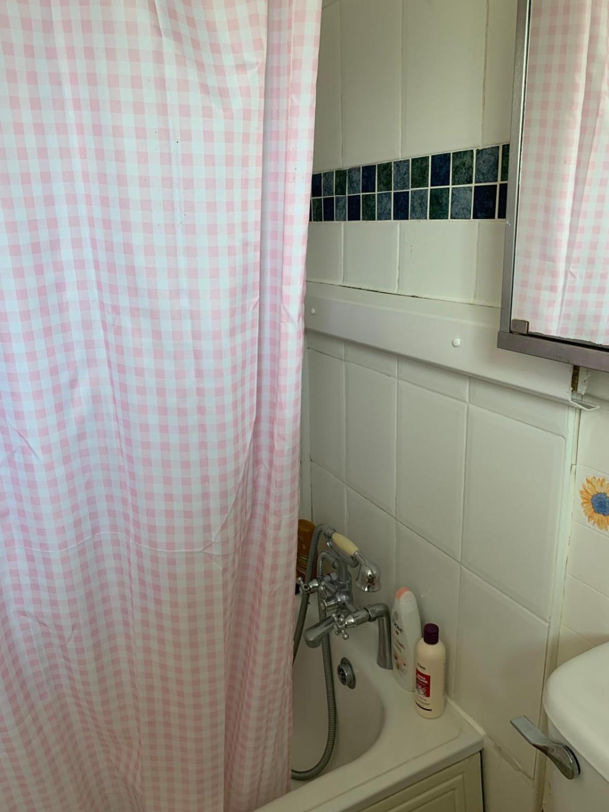 Room Only Guest Accommodation, Guest House Self Catering 뱅거 외부 사진