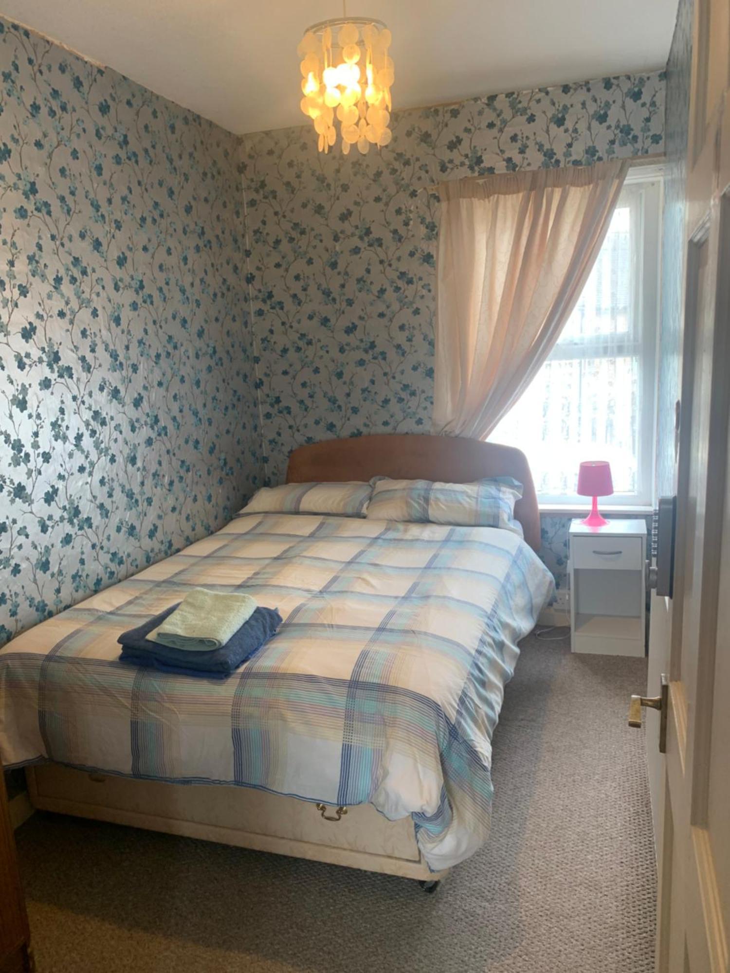 Room Only Guest Accommodation, Guest House Self Catering 뱅거 외부 사진